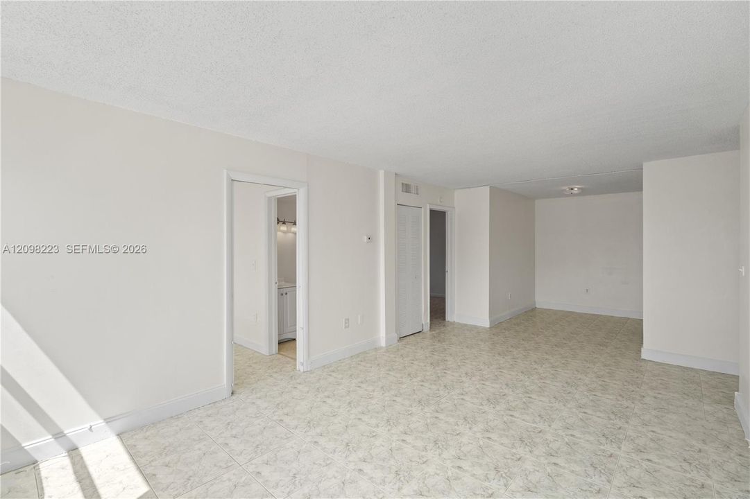 For Rent: $2,350 (2 beds, 2 baths, 780 Square Feet)