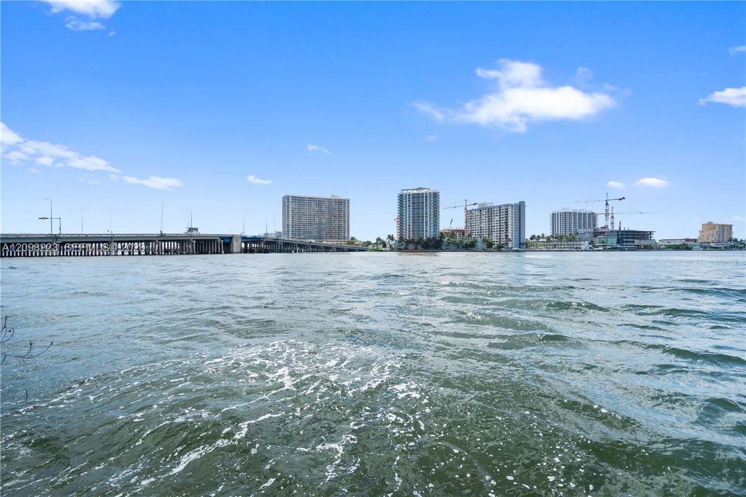For Rent: $2,350 (2 beds, 2 baths, 780 Square Feet)