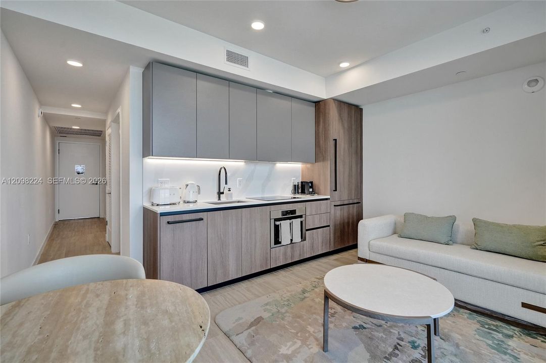 For Sale: $675,000 (1 beds, 1 baths, 435 Square Feet)
