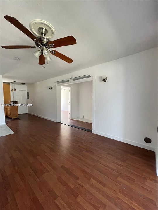 For Rent: $2,100 (2 beds, 1 baths, 865 Square Feet)