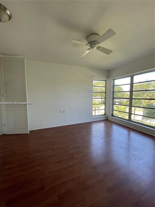For Rent: $2,100 (2 beds, 1 baths, 865 Square Feet)