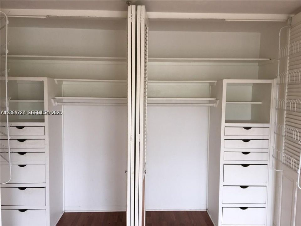 For Rent: $2,100 (2 beds, 1 baths, 865 Square Feet)