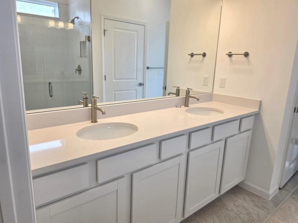 270 Owner's Bath