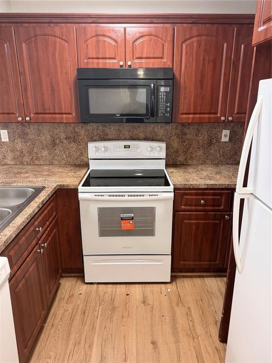 На продажу: $144,990 (1 спален, 1 ванн, 658 Квадратных фут)