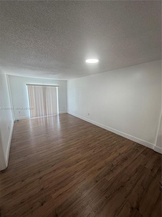 На продажу: $144,990 (1 спален, 1 ванн, 658 Квадратных фут)