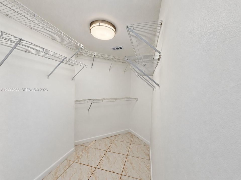 En Renta: $2,400 (2 camas, 2 baños, 1050 Pies cuadrados)