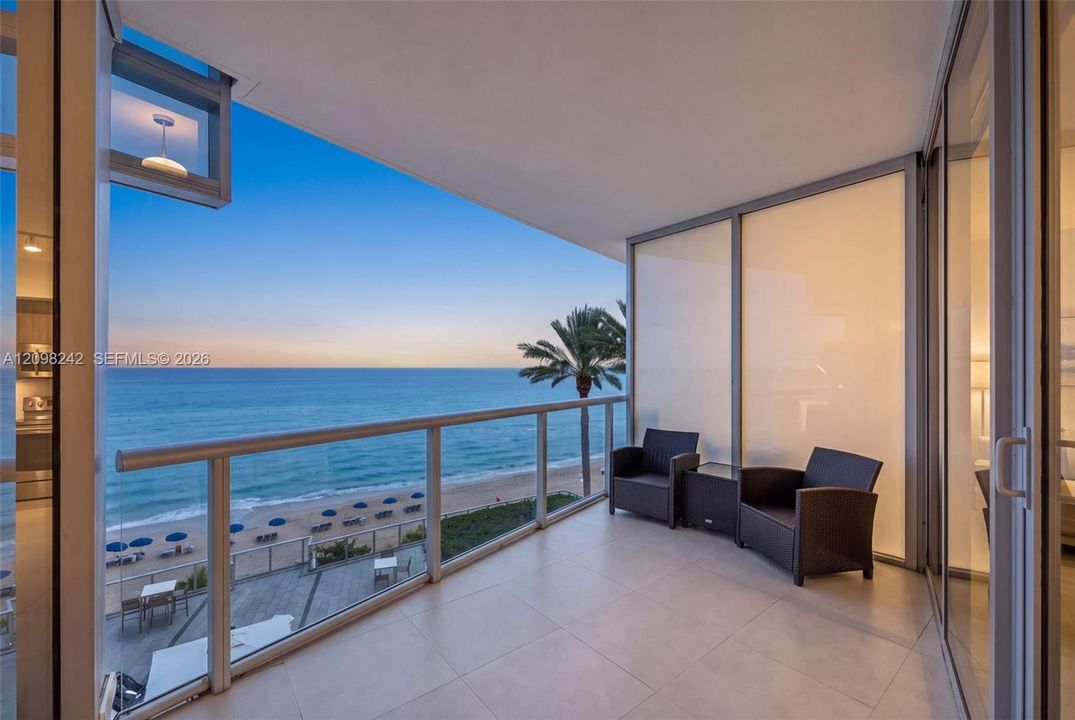 For Sale: $1,270,000 (1 beds, 1 baths, 858 Square Feet)