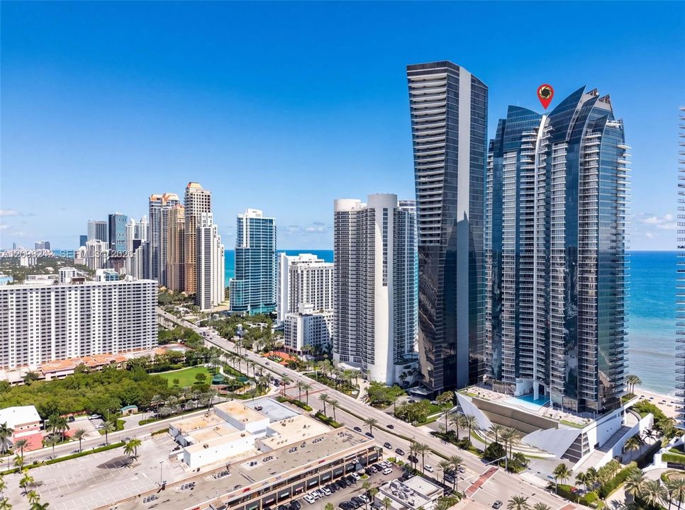 For Sale: $1,270,000 (1 beds, 1 baths, 858 Square Feet)