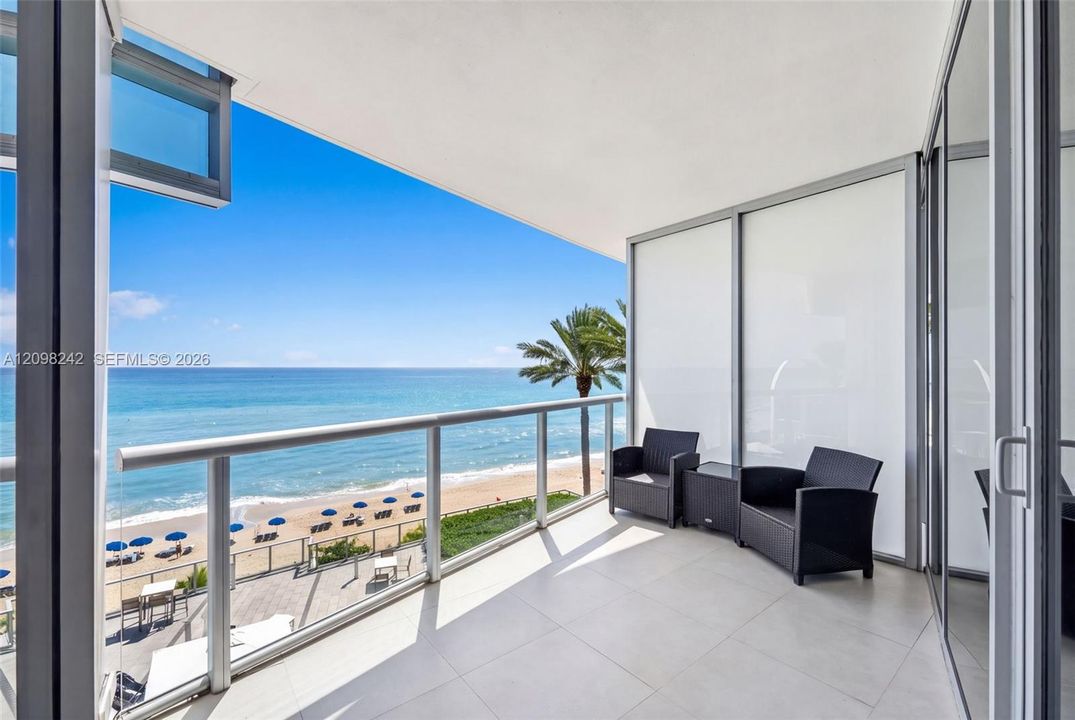 For Sale: $1,270,000 (1 beds, 1 baths, 858 Square Feet)