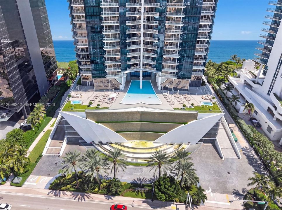 For Sale: $1,270,000 (1 beds, 1 baths, 858 Square Feet)