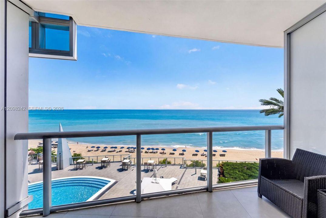 For Sale: $1,270,000 (1 beds, 1 baths, 858 Square Feet)