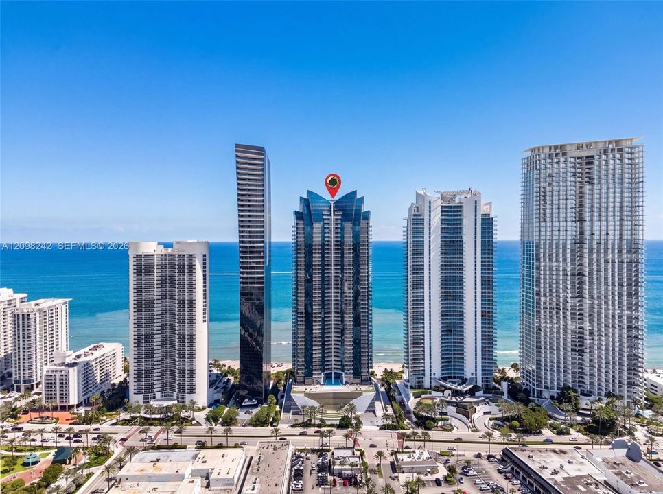 For Sale: $1,270,000 (1 beds, 1 baths, 858 Square Feet)