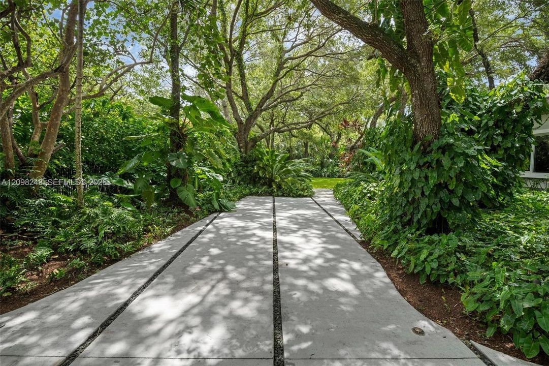 For Sale: $8,000,000 (6 beds, 5 baths, 5305 Square Feet)