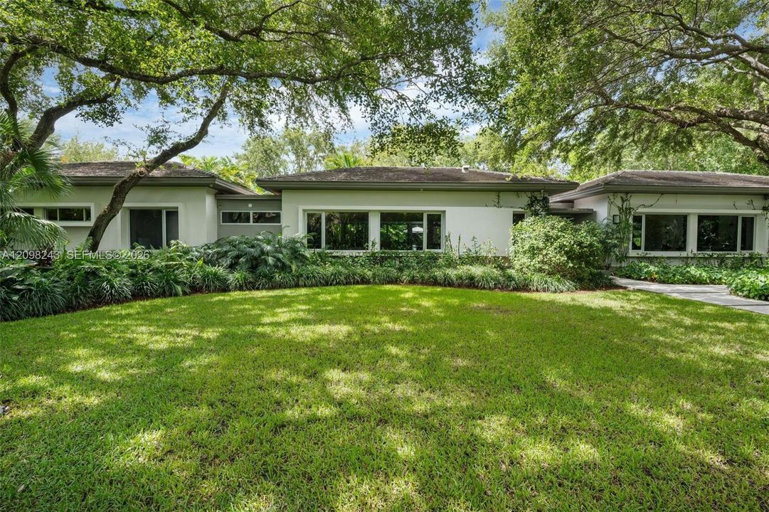 For Sale: $8,000,000 (6 beds, 5 baths, 5305 Square Feet)
