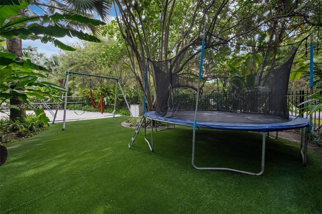 For Sale: $8,000,000 (6 beds, 5 baths, 5305 Square Feet)