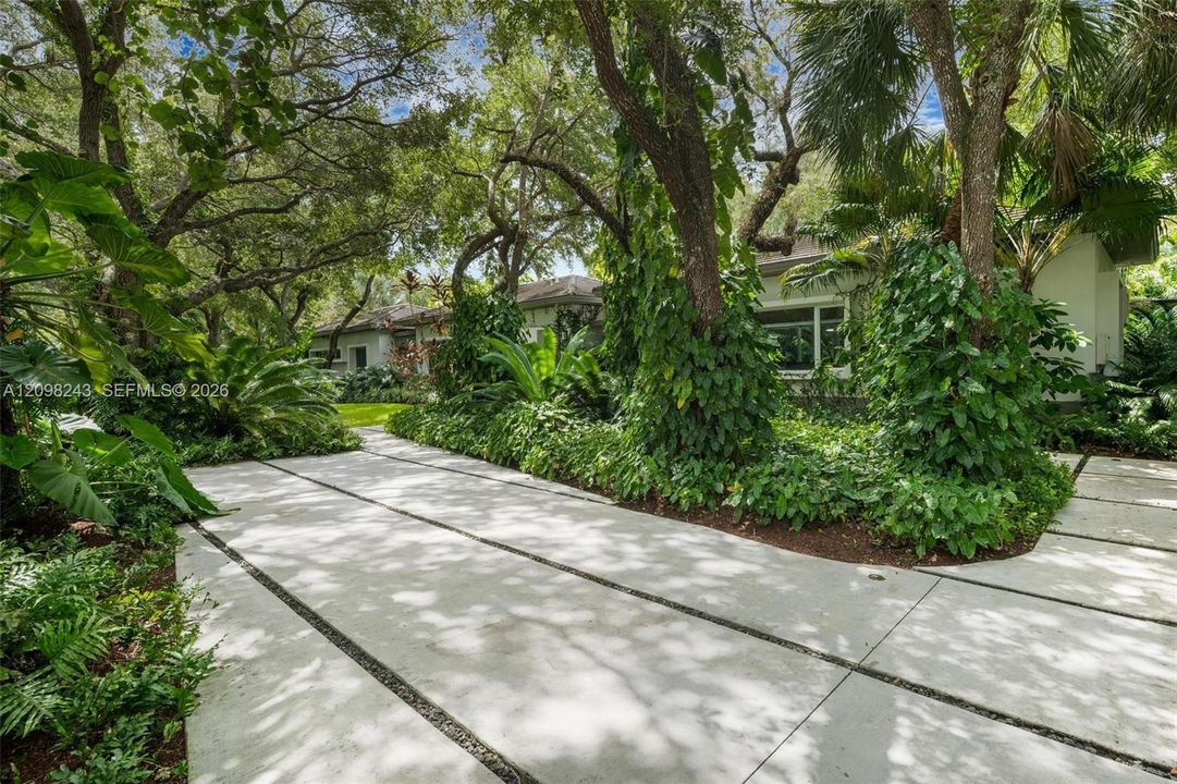 For Sale: $8,000,000 (6 beds, 5 baths, 5305 Square Feet)