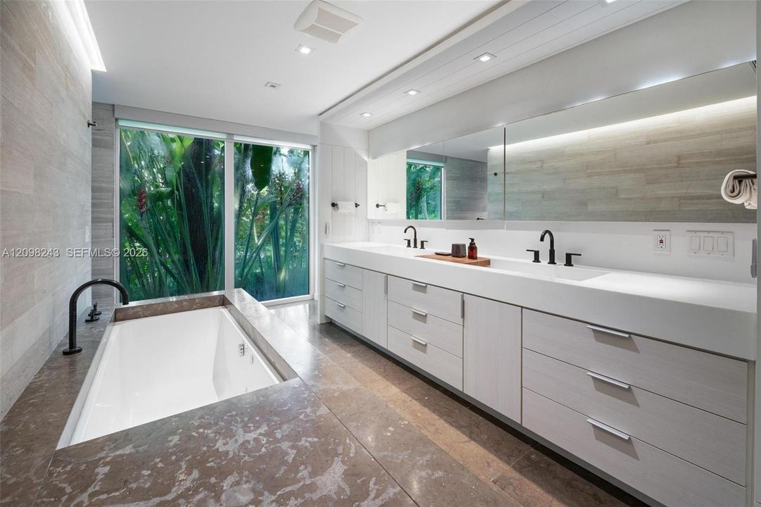 For Sale: $8,000,000 (6 beds, 5 baths, 5305 Square Feet)