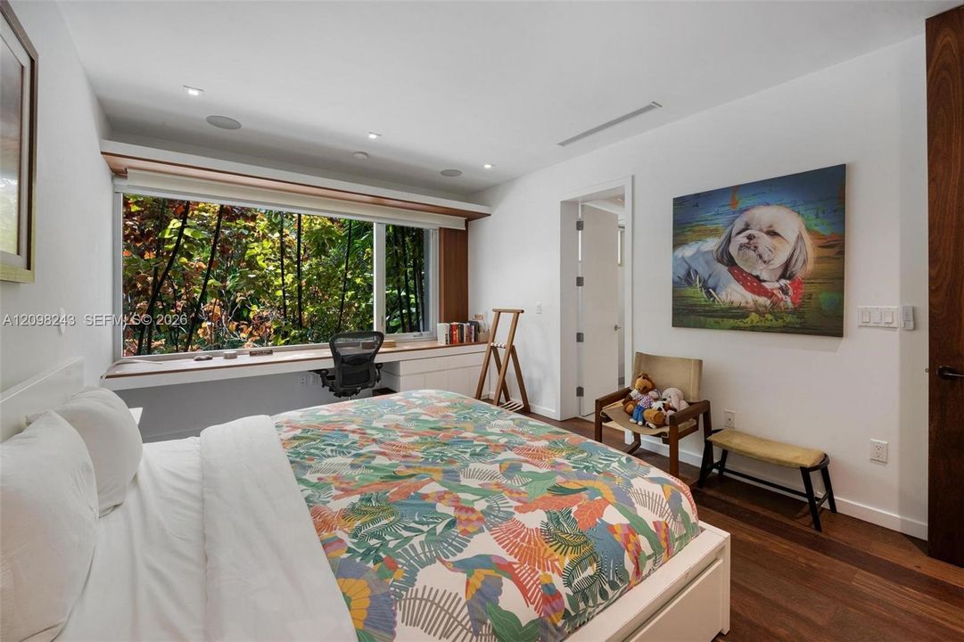 For Sale: $8,000,000 (6 beds, 5 baths, 5305 Square Feet)