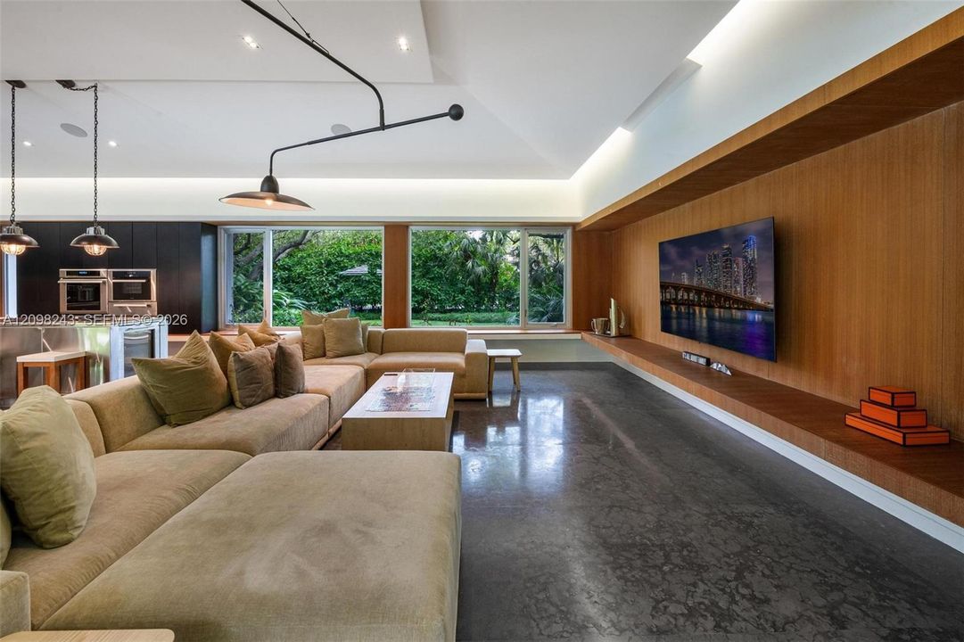 For Sale: $8,000,000 (6 beds, 5 baths, 5305 Square Feet)