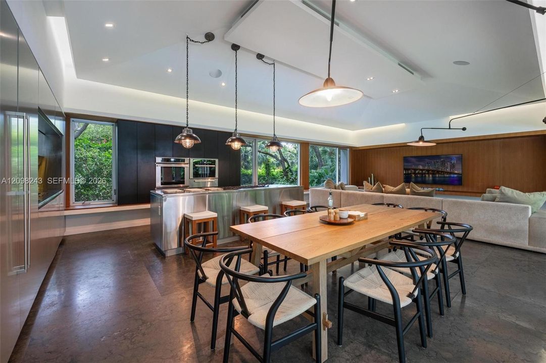 For Sale: $8,000,000 (6 beds, 5 baths, 5305 Square Feet)