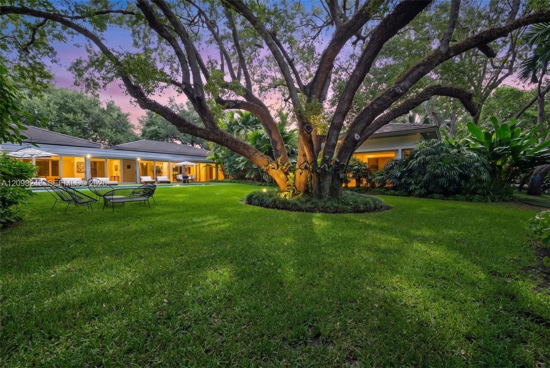 For Sale: $8,000,000 (6 beds, 5 baths, 5305 Square Feet)