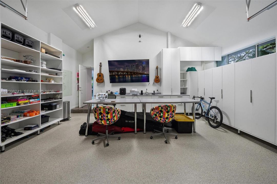 For Sale: $8,000,000 (6 beds, 5 baths, 5305 Square Feet)