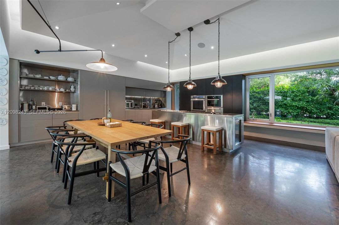 For Sale: $8,000,000 (6 beds, 5 baths, 5305 Square Feet)