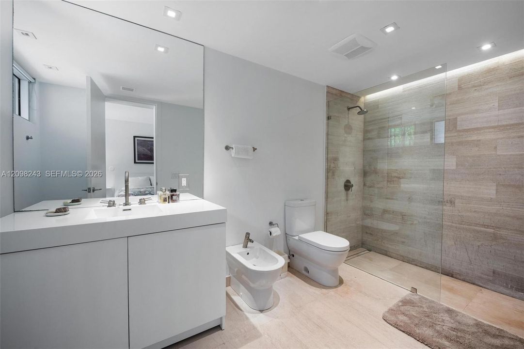 For Sale: $8,000,000 (6 beds, 5 baths, 5305 Square Feet)