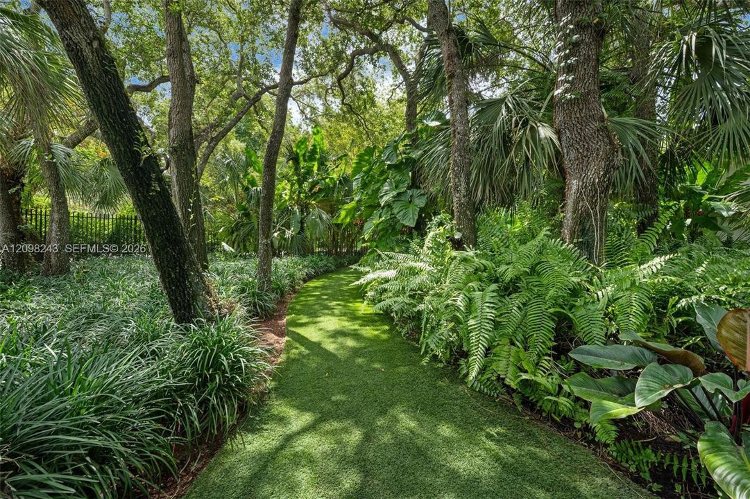 For Sale: $8,000,000 (6 beds, 5 baths, 5305 Square Feet)