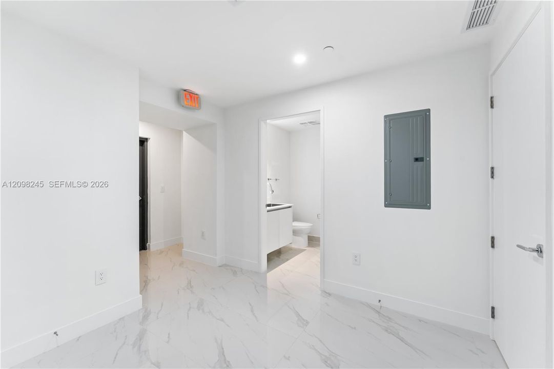 For Rent: $17,500 (4 beds, 5 baths, 2310 Square Feet)