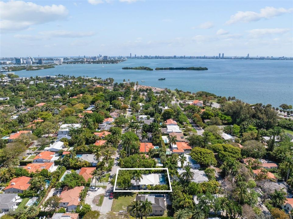 For Sale: $1,199,000 (2 beds, 2 baths, 1053 Square Feet)