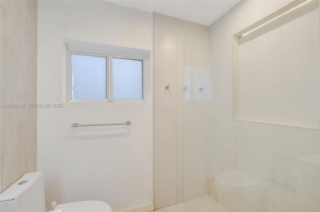 For Sale: $1,199,000 (2 beds, 2 baths, 1053 Square Feet)