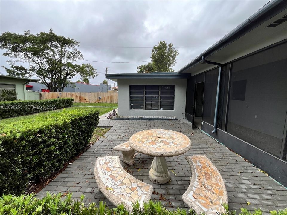 For Rent: $3,000 (3 beds, 2 baths, 2375 Square Feet)