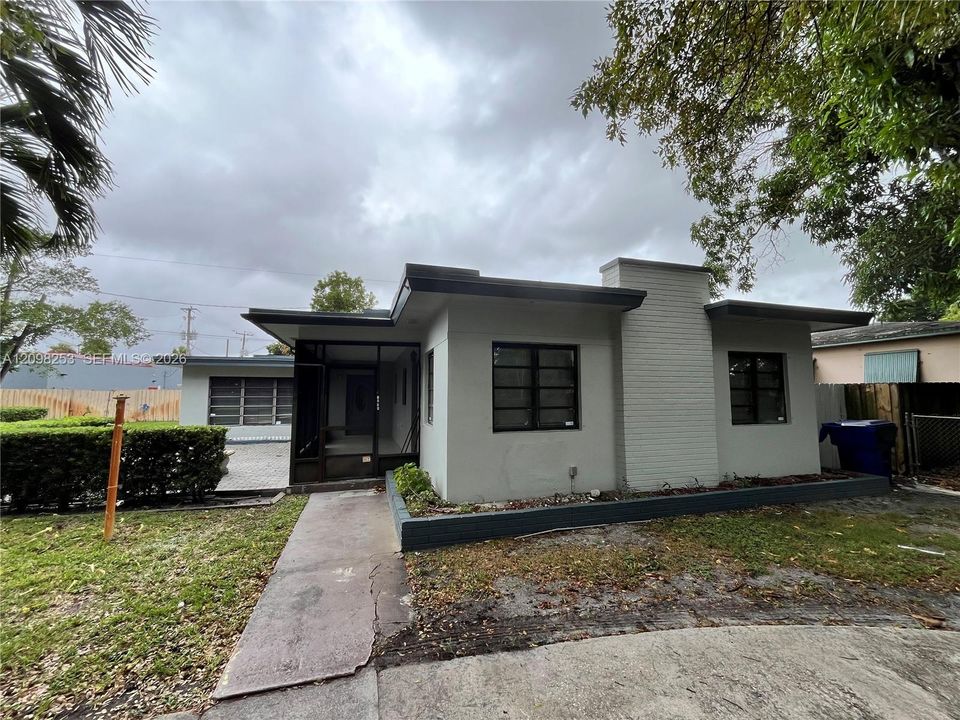 For Rent: $3,000 (3 beds, 2 baths, 2375 Square Feet)