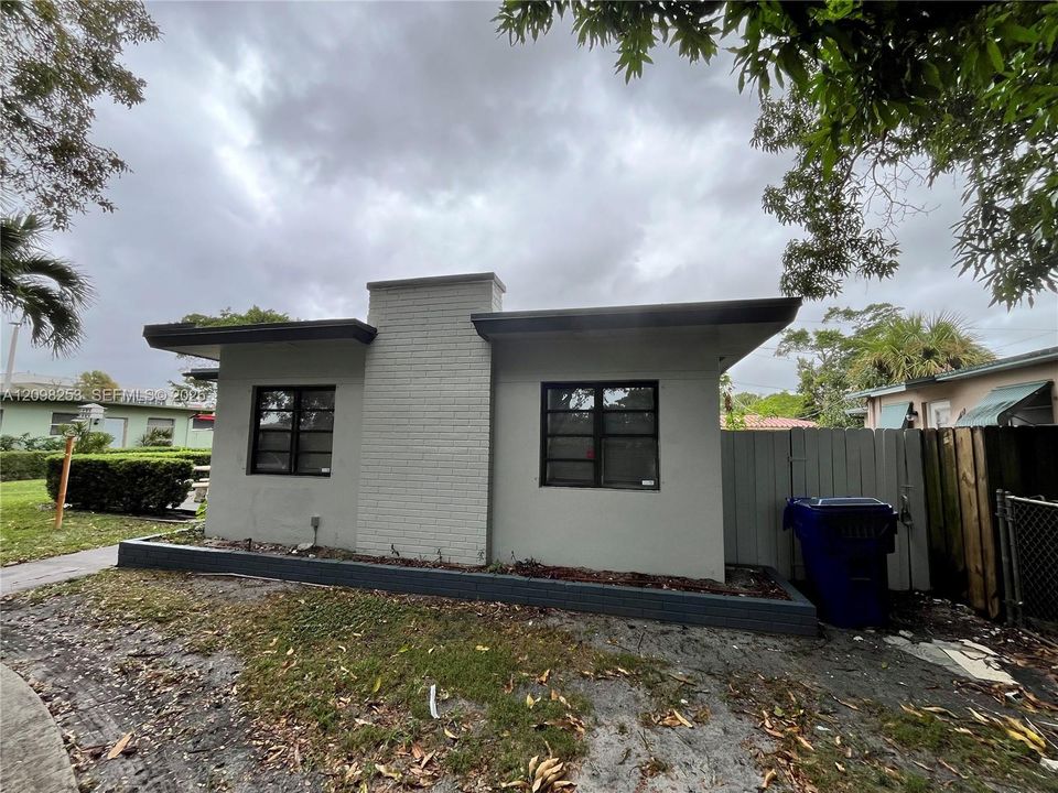 For Rent: $3,000 (3 beds, 2 baths, 2375 Square Feet)