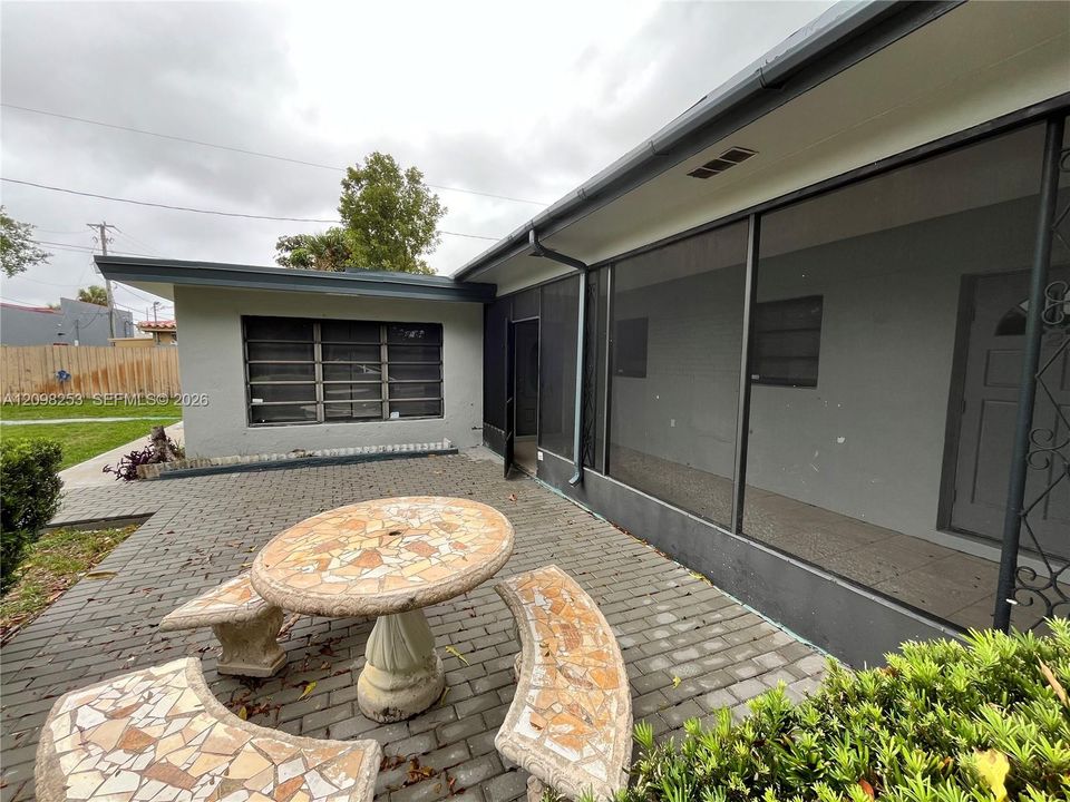 For Rent: $3,000 (3 beds, 2 baths, 2375 Square Feet)