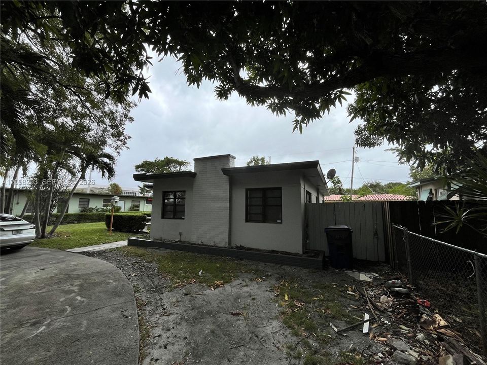 For Rent: $3,000 (3 beds, 2 baths, 2375 Square Feet)