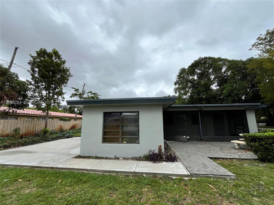 For Rent: $3,000 (3 beds, 2 baths, 2375 Square Feet)