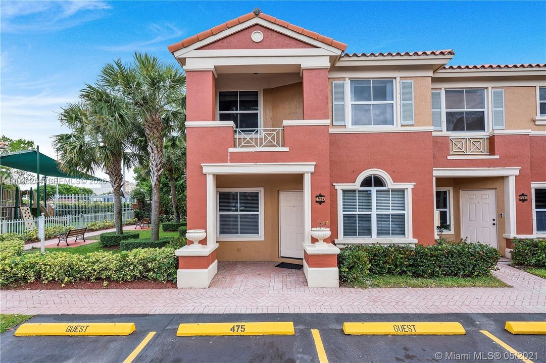 For Rent: $3,000 (3 beds, 2 baths, 1350 Square Feet)