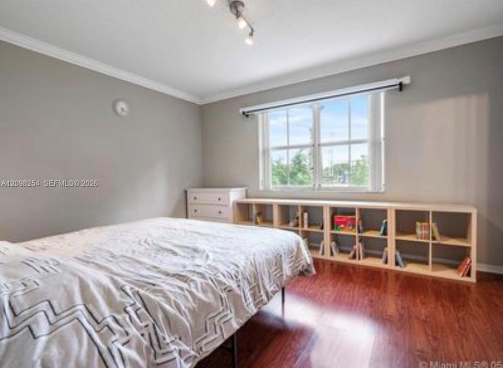 For Rent: $3,000 (3 beds, 2 baths, 1350 Square Feet)