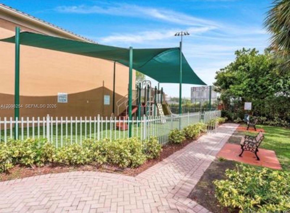 For Rent: $3,000 (3 beds, 2 baths, 1350 Square Feet)