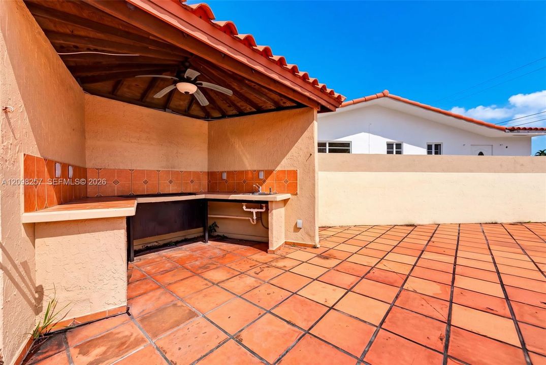 For Sale: $1,500,000 (6 beds, 4 baths, 3688 Square Feet)