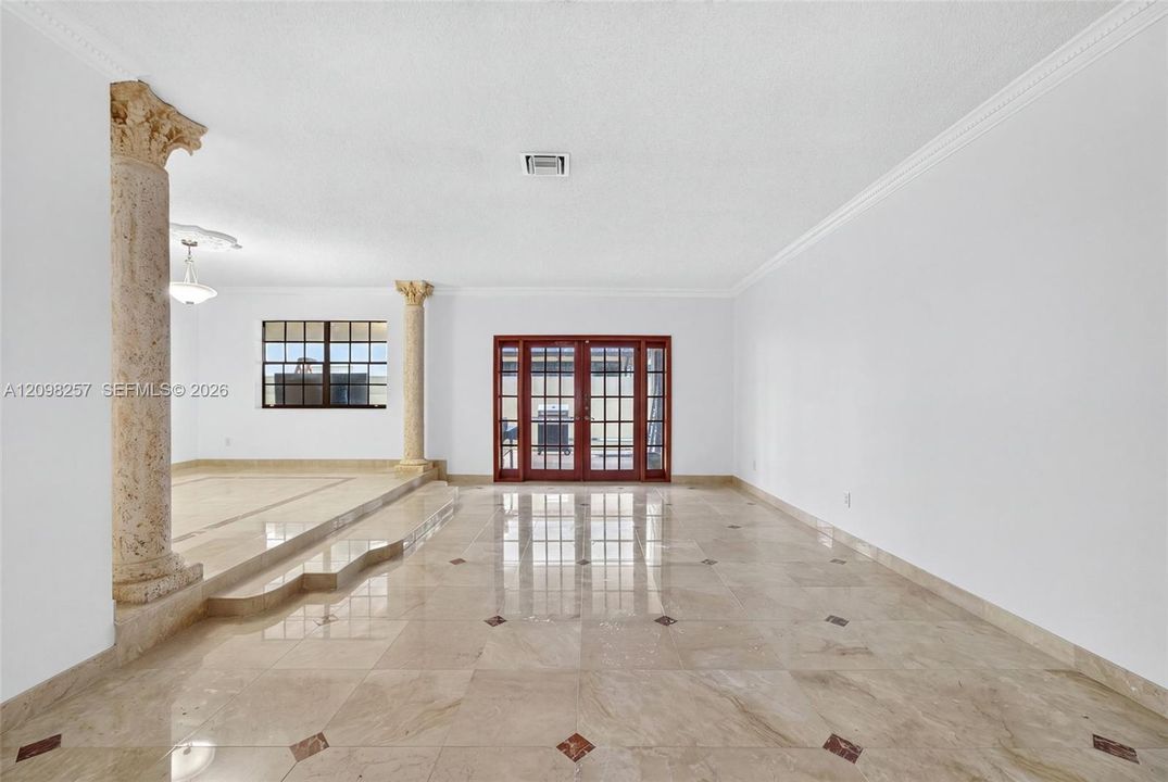 For Sale: $1,500,000 (6 beds, 4 baths, 3688 Square Feet)