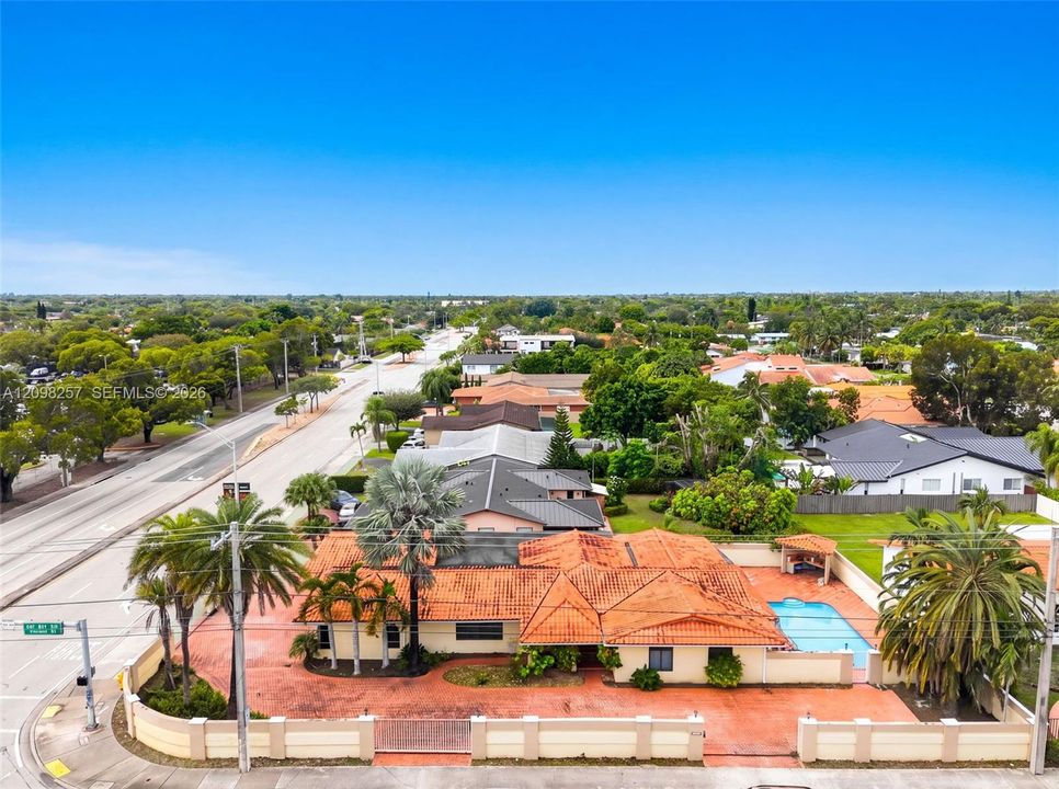 For Sale: $1,500,000 (6 beds, 4 baths, 3688 Square Feet)