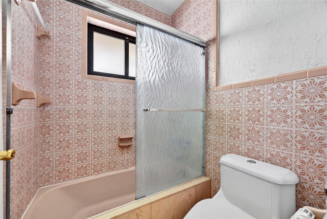 For Sale: $1,500,000 (6 beds, 4 baths, 3688 Square Feet)