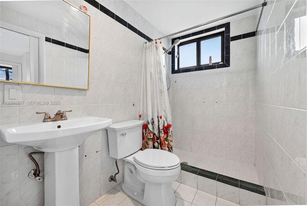For Sale: $1,500,000 (6 beds, 4 baths, 3688 Square Feet)