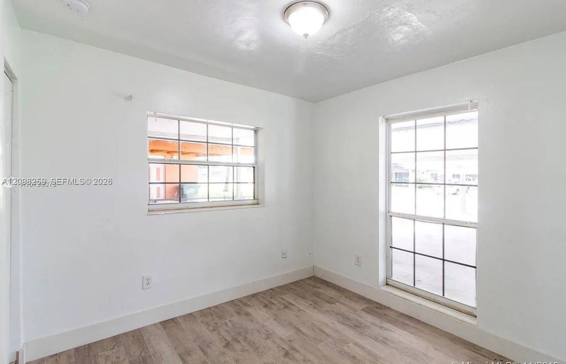 For Rent: $3,100 (3 beds, 1 baths, 1104 Square Feet)