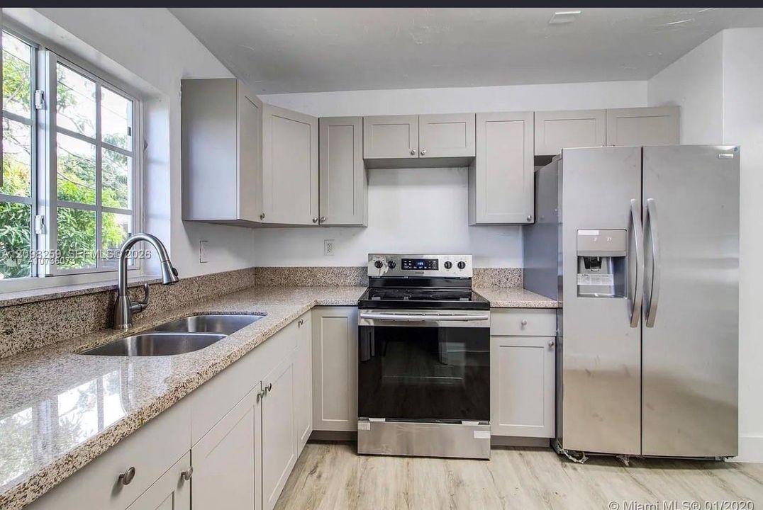 For Rent: $3,100 (3 beds, 1 baths, 1104 Square Feet)