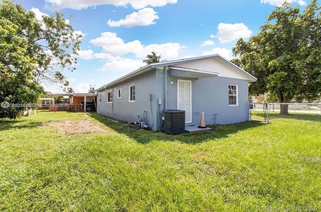 For Rent: $3,100 (3 beds, 1 baths, 1104 Square Feet)