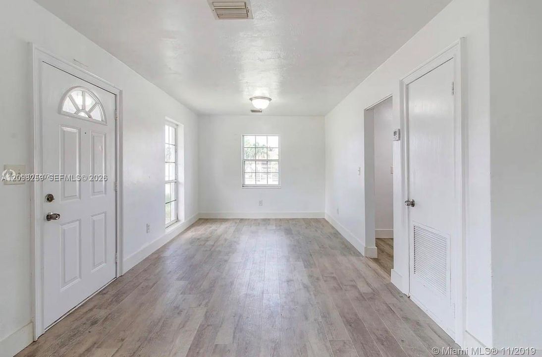 For Rent: $3,100 (3 beds, 1 baths, 1104 Square Feet)